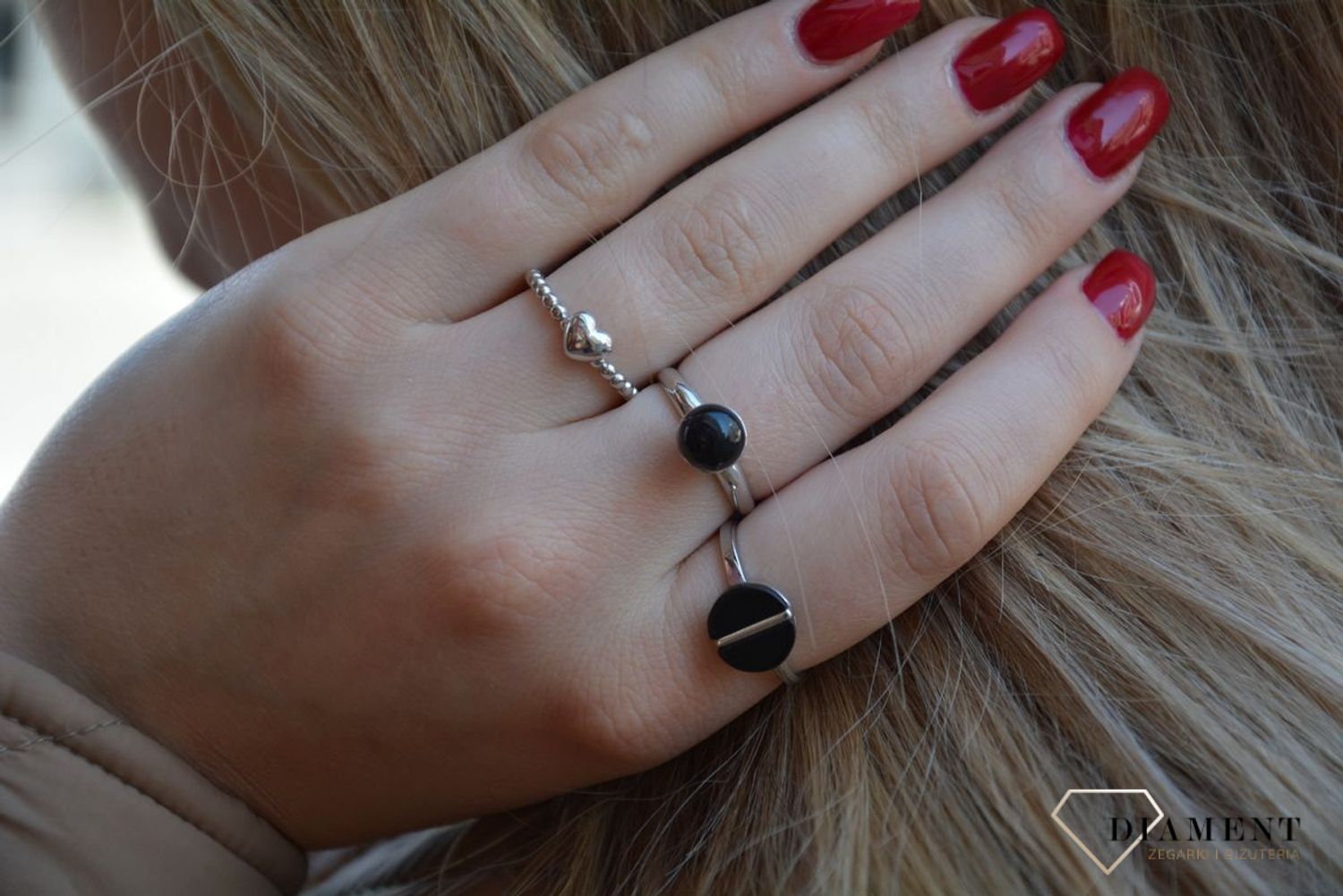 Pierścionek srebrny z onyksem DZP4057ONX15R z kolekcji Happy Chic.jpg